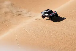 Dakar Auto, tappa 6: Sainz si riconferma in vetta. Fine delle speranze per Al Attiyah | FormulaPassion