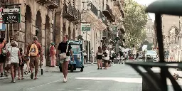 Palermo ha bandito le bici e i monopattini dalle strade principali del centro storico - Il Post