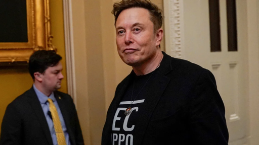 Elon Musk se ne va dopo un pranzo con i membri della Conferenza repubblicana del Senato a Capitol Hill il 5 marzo 2025. KENT NISHIMURA/REUTERS/REUTERS