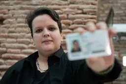 “È stato come rinascere”. Le storie di chi ha scelto il genere non binario sulla carta di identità in Argentina