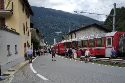 Deraglia il Trenino Rosso del Bernina: attimi di paura durante il viaggio verso la Svizzera | Trekking.it