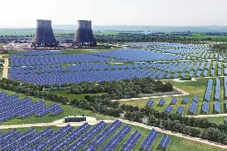 Fotovoltaico: ecco il parco solare più grande del Nord Italia costruito col contributo dei cittadini (dove c'era una centrale nucleare)